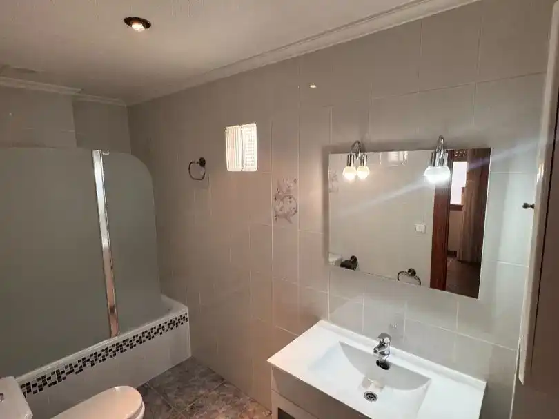 Bathroom of Flat for sale in Elche / Elx  with Air Conditioner and Balcony