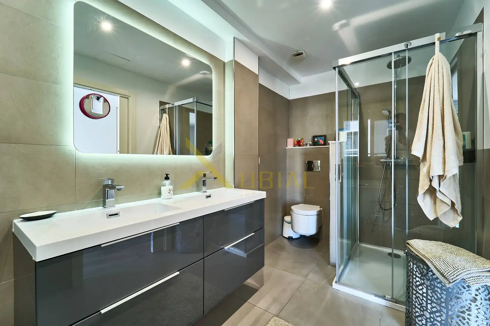 Bathroom of Flat for sale in A Coruña Capital   with Storage room, Furnished and Balcony