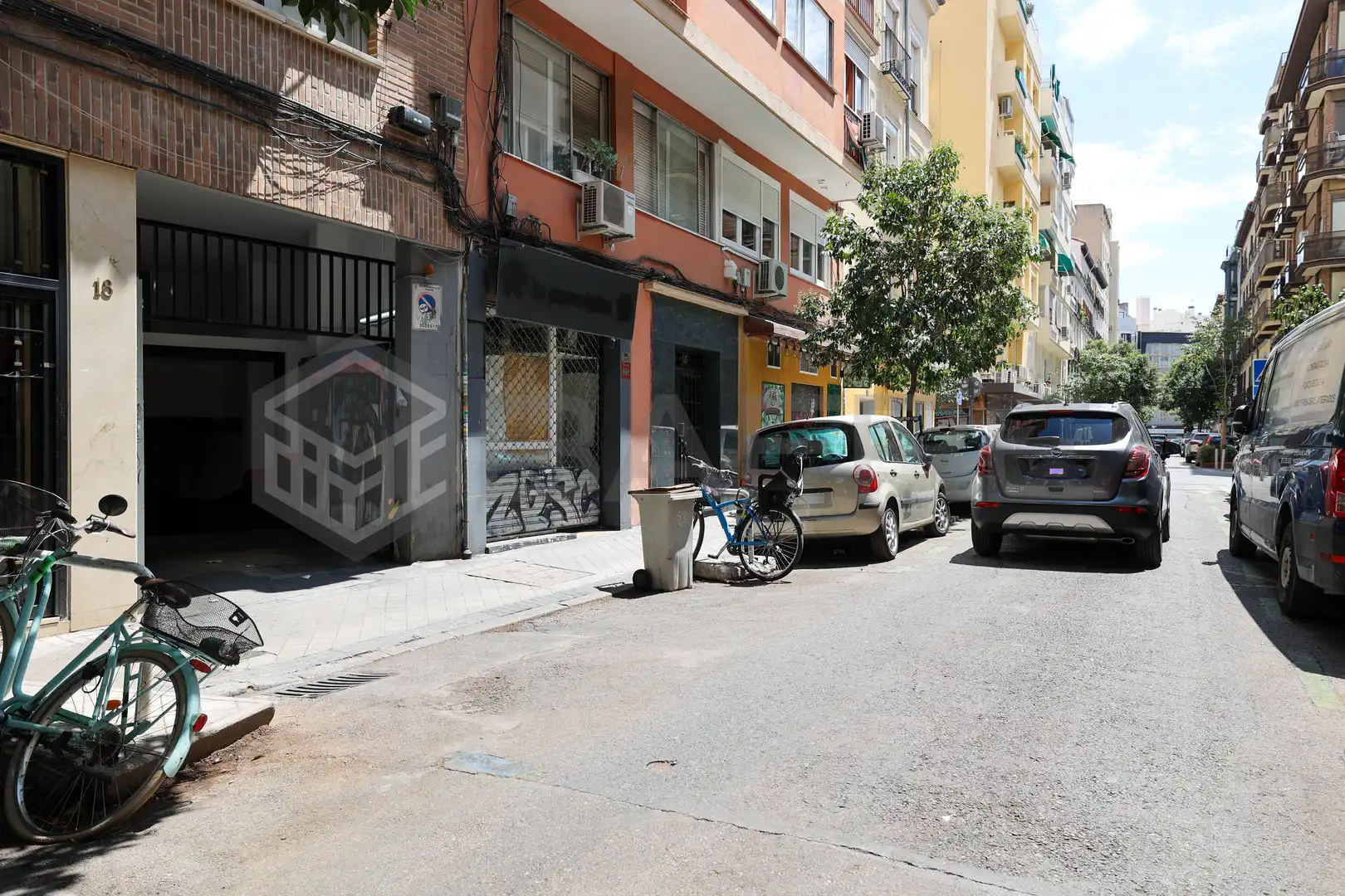 Exterior view of Garage for sale in Madrid
