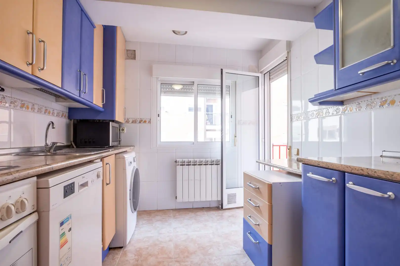 Kitchen of Flat for sale in Zaragoza  with Air Conditioner, Heating and Parquet flooring