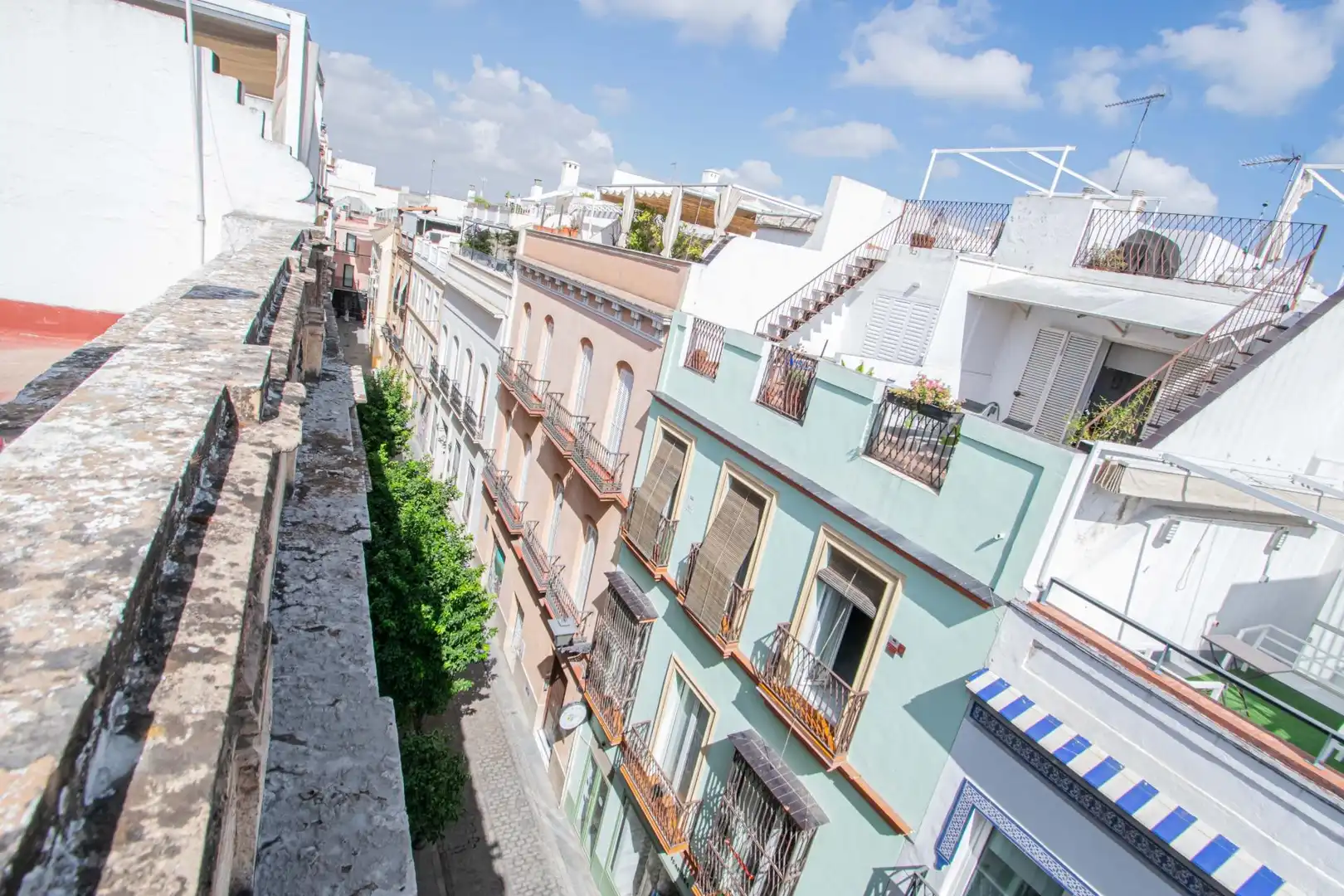Außenansicht von Wohnung zum Verkauf in Sevilla mit Klimaanlage
