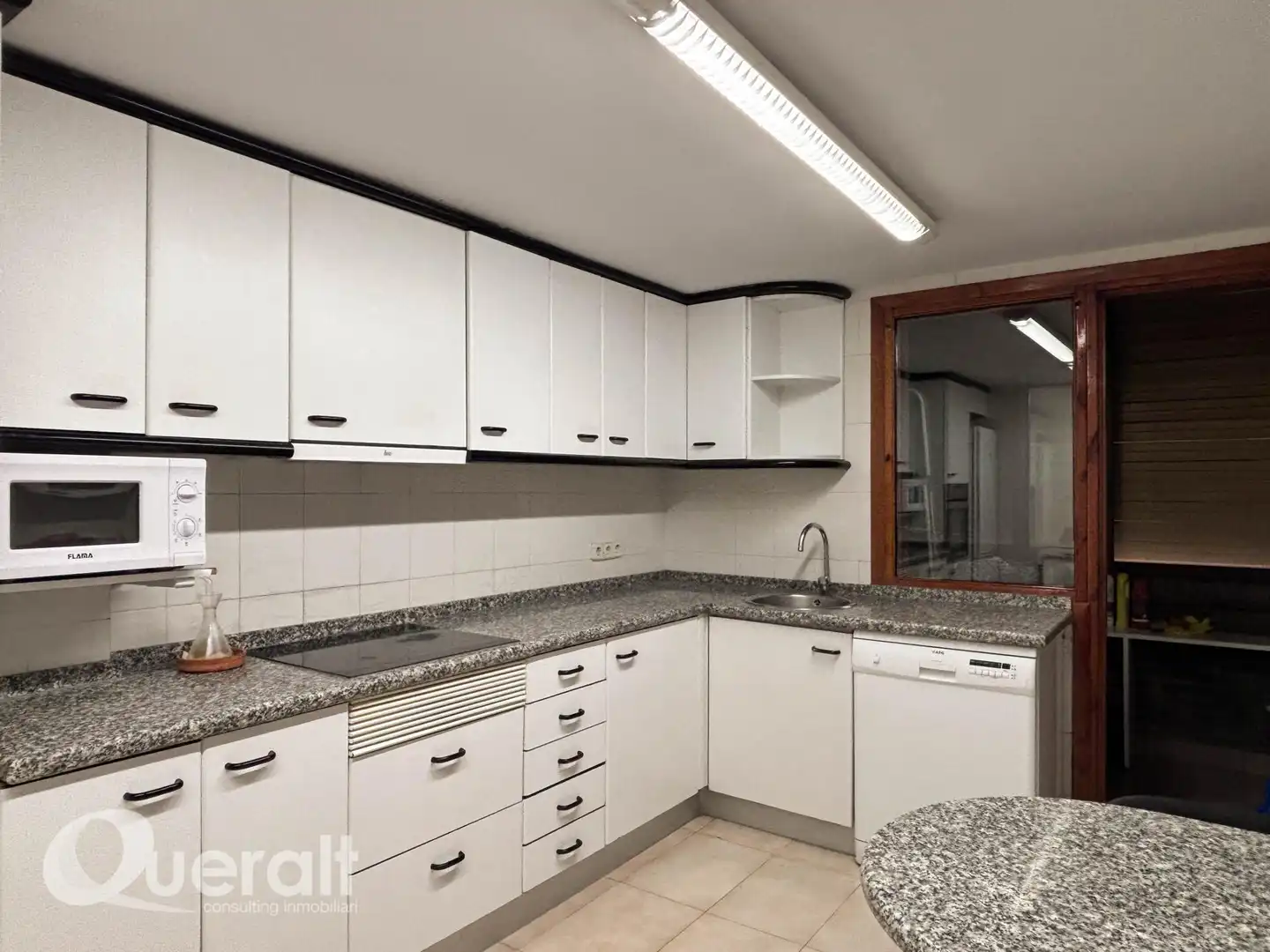 Cocina de Casa adosada de alquiler en Lleida con Calefacción y Jardín privado