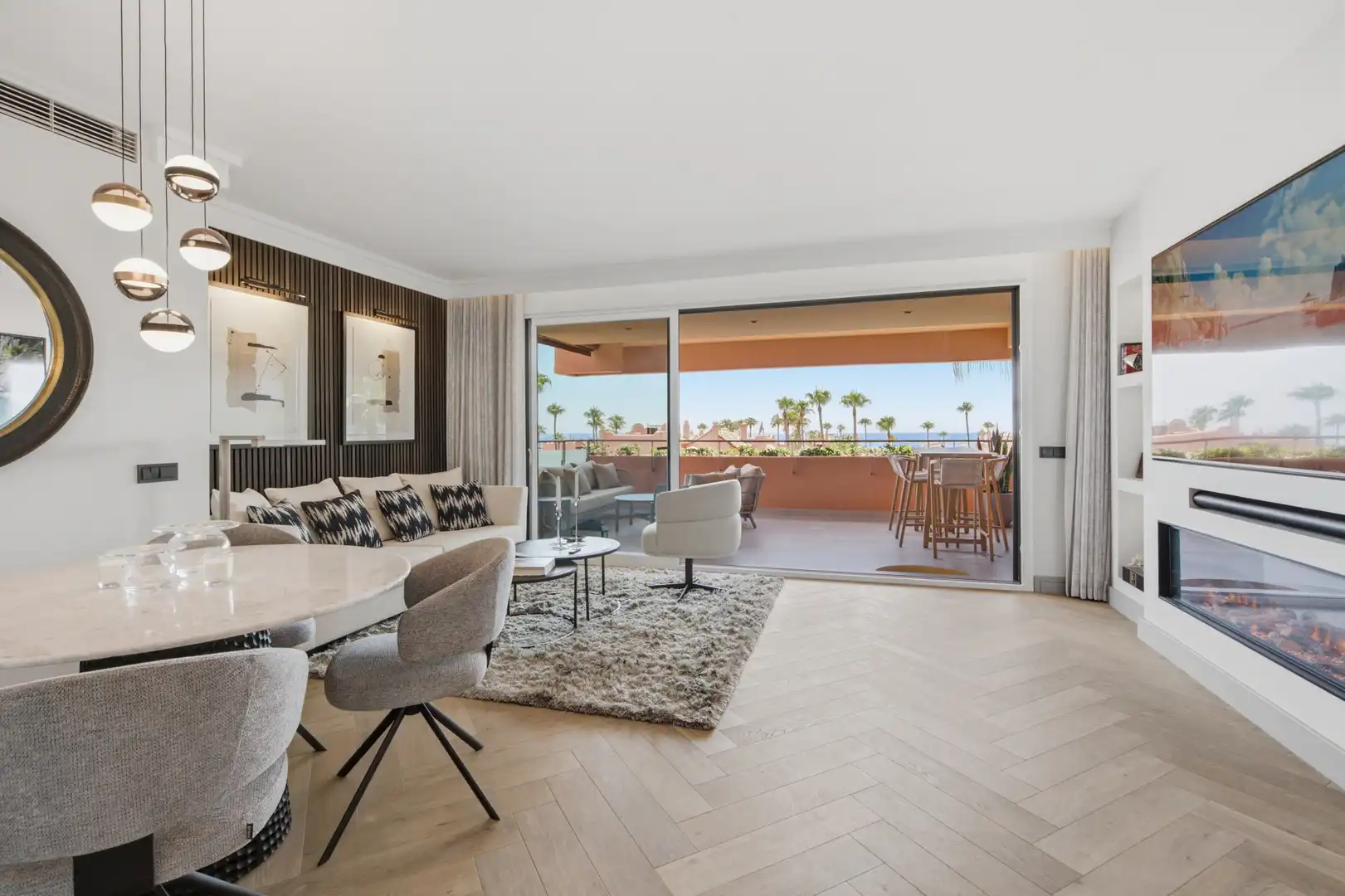 Sala de estar de Ático en venta en Estepona con Terraza, Piscina y Piscina comunitaria