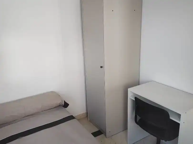 Habitación de Ático de alquiler en  Granada Capital con Aire acondicionado y Balcón