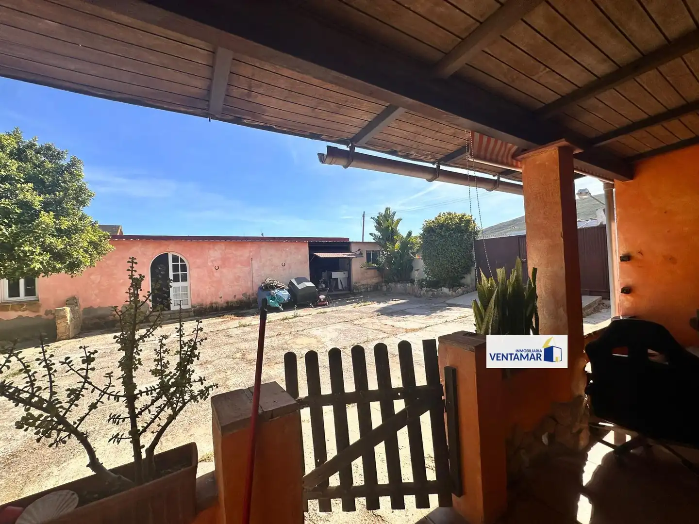 Außenansicht von Country house zum Verkauf in La Línea de la Concepción mit Privatgarten und Abstellraum