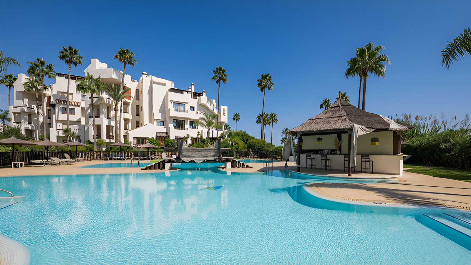 Piscina de Planta baixa en venda en Estepona amb Aire condicionat, Terrassa i Piscina