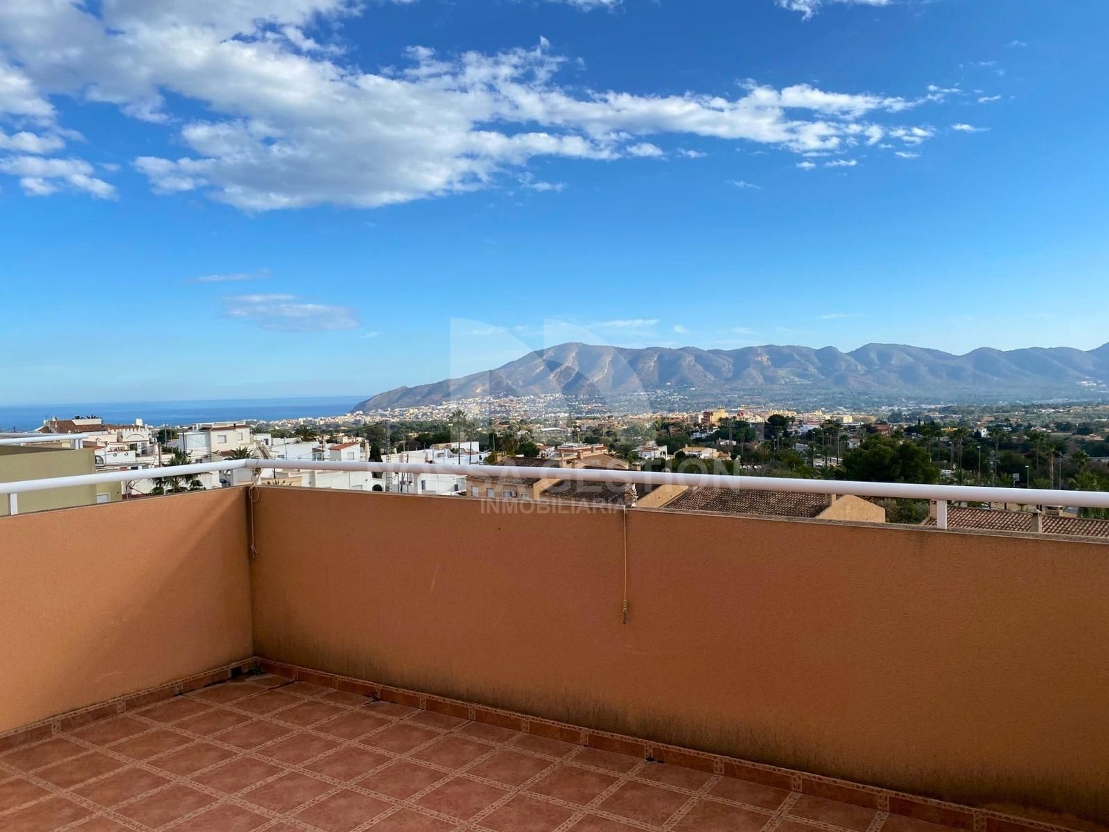 Vista exterior de Casa adosada en venda en L'Alfàs del Pi amb Aire condicionat, Calefacció i Jardí privat
