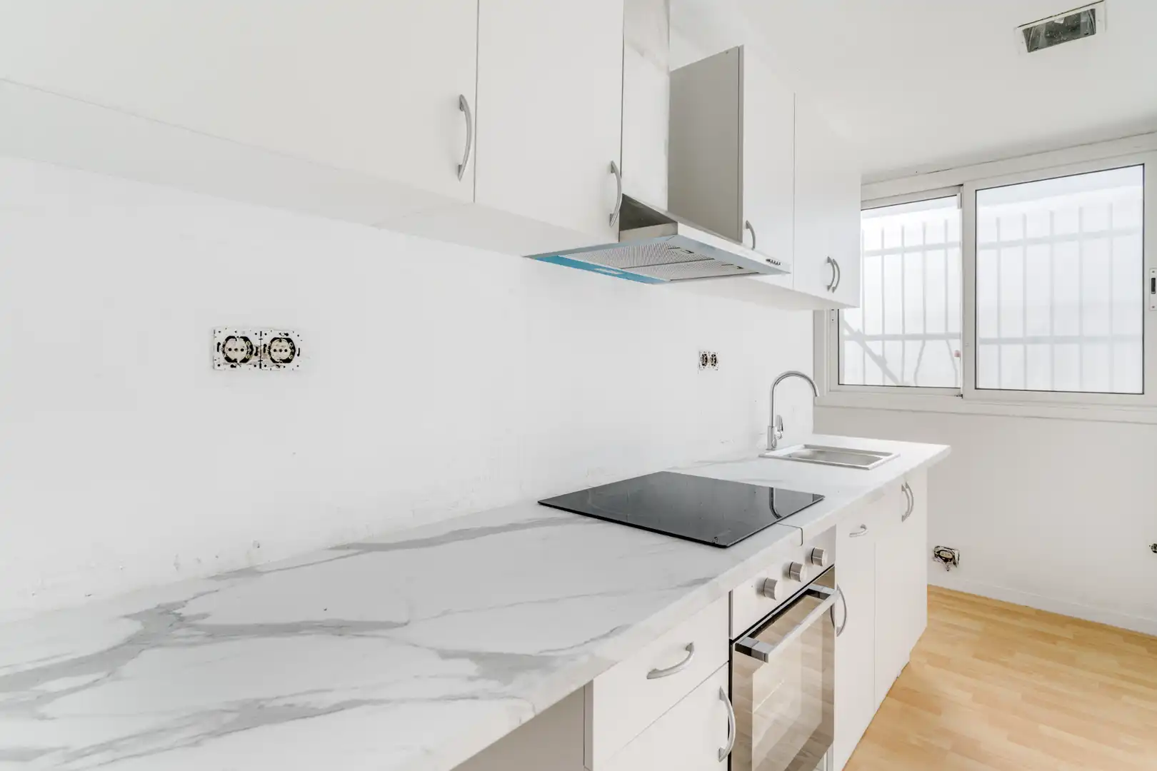 Cuina de Pis en venda en Barcelona amb Parquet i Forn