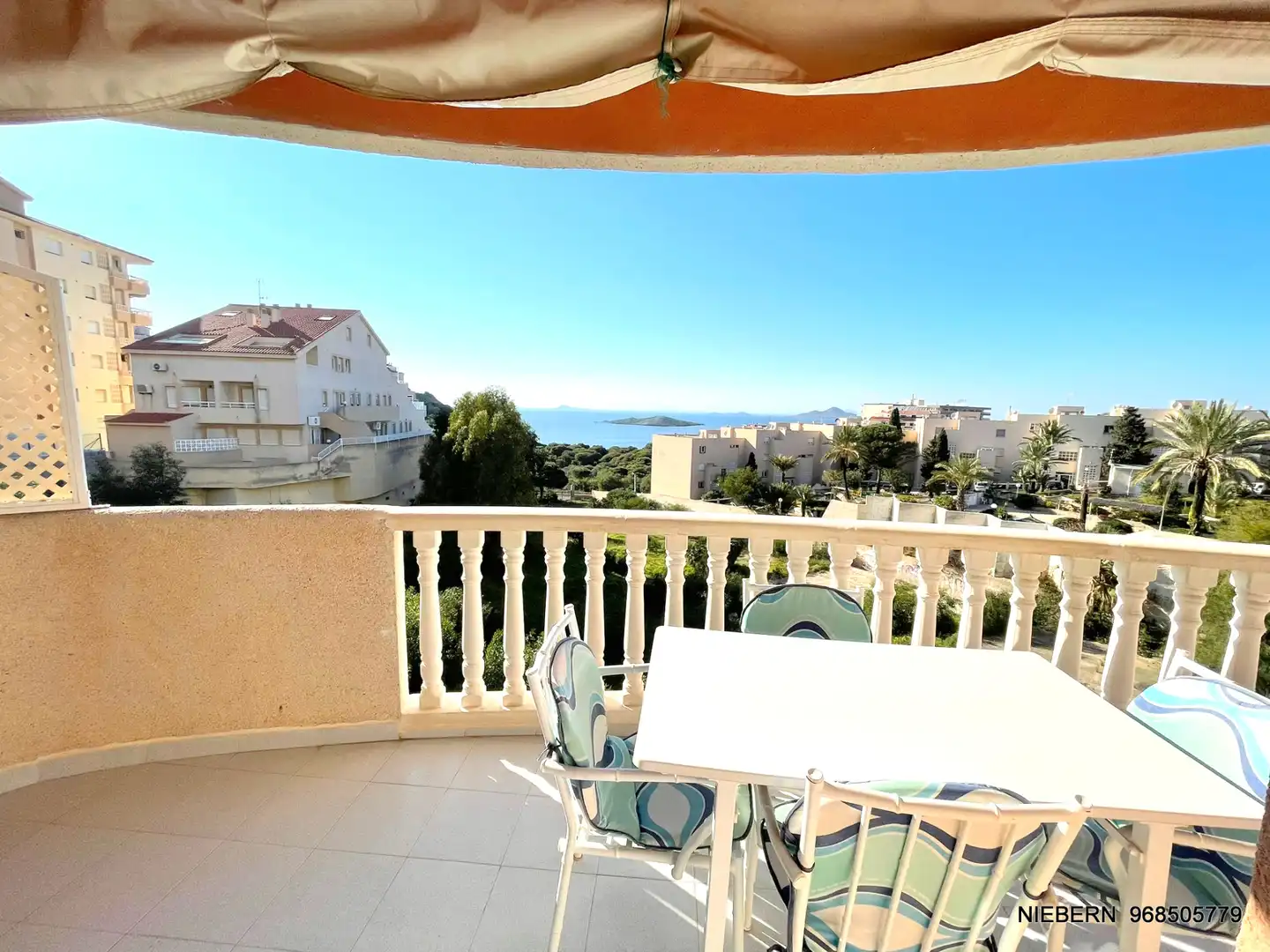Außenansicht von Wohnung zum Verkauf in La Manga del Mar Menor mit Klimaanlage, Parkett und Terrasse