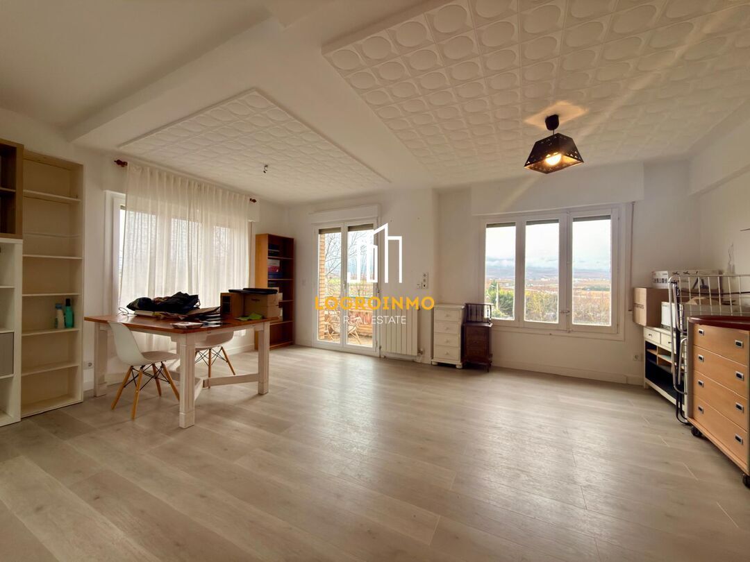 Sala de estar de Casa o chalet en venta en Tricio con Calefacción, Jardín privado y Parquet