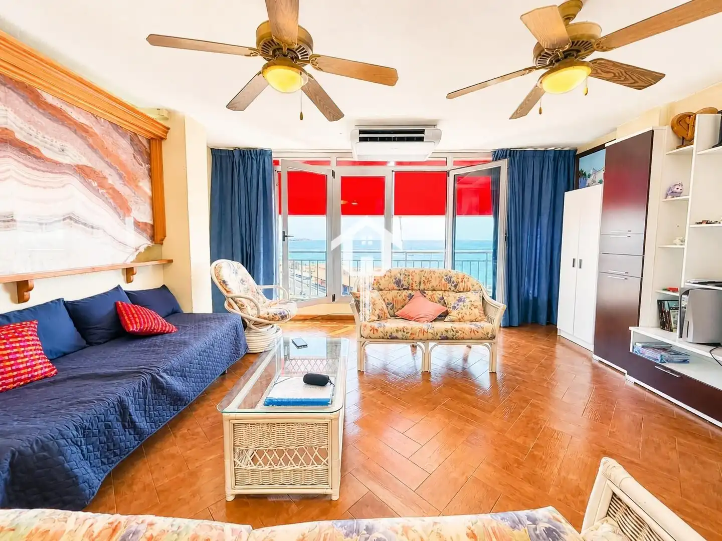 Sala d'estar de Àtic en venda en Alicante / Alacant amb Aire condicionat, Terrassa i Moblat