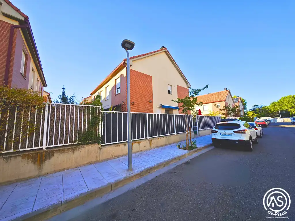 Casa aparellada amb jardí en venda a Calle Don Quijote de la Mancha 19, imagen 57