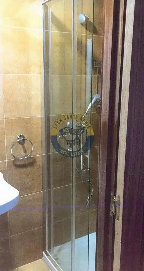 Bathroom of Houses for sale in León Capital   with Heating, Private garden and Terrace