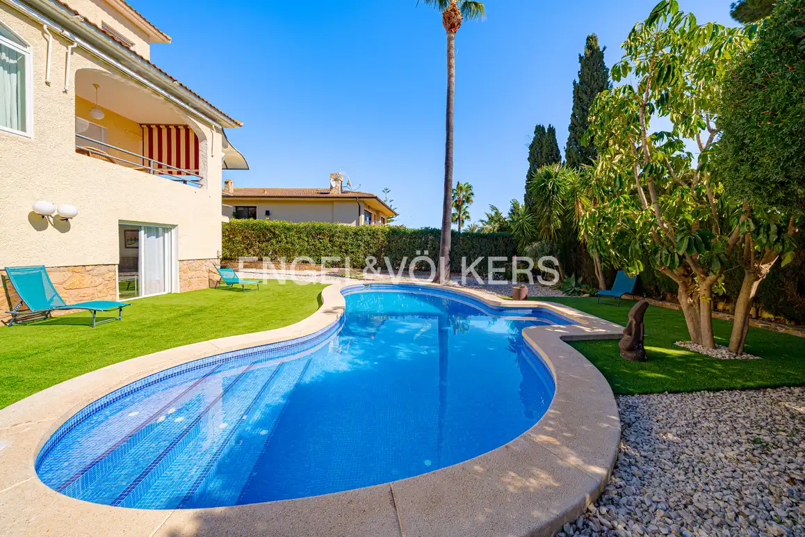 Piscina de Casa o xalet en venda en La Nucia amb Aire condicionat, Jardí privat i Piscina