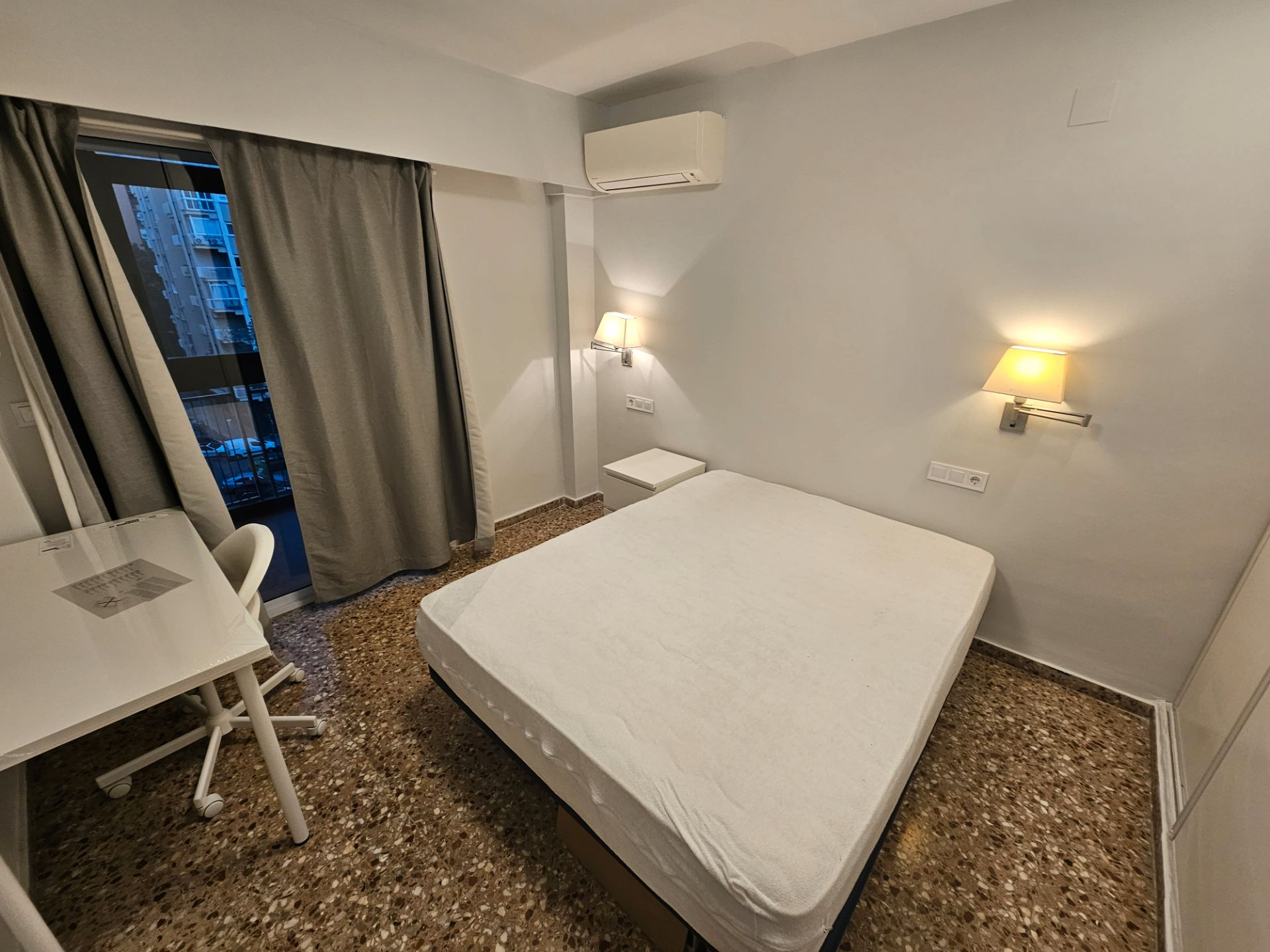 Bedroom of Flat to rent in  Valencia Capital  with Air Conditioner, Furnished and Oven