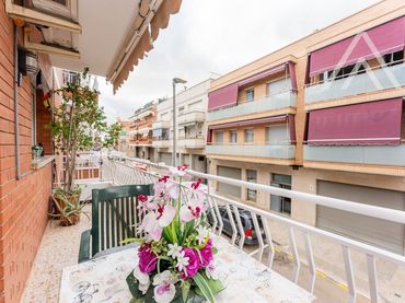 Piso con balcón en venta en La Roureda