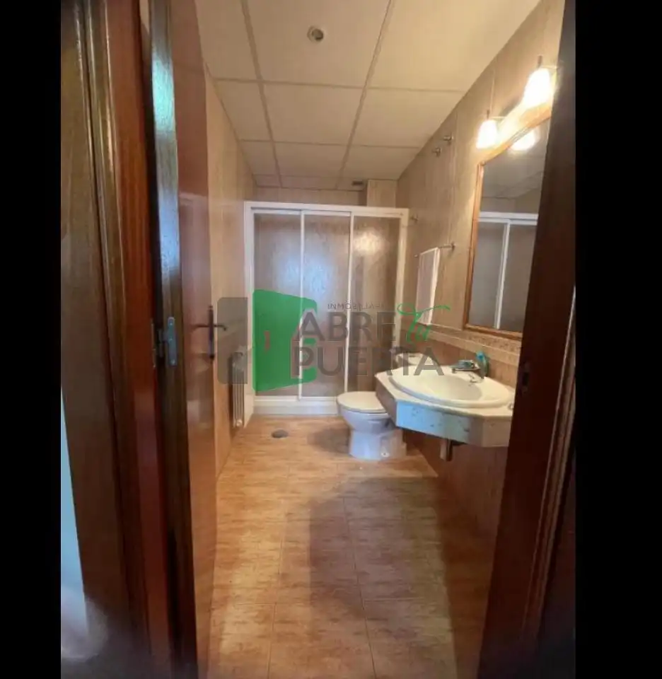 Baño de Edificio en venta en A Pobra de Trives 