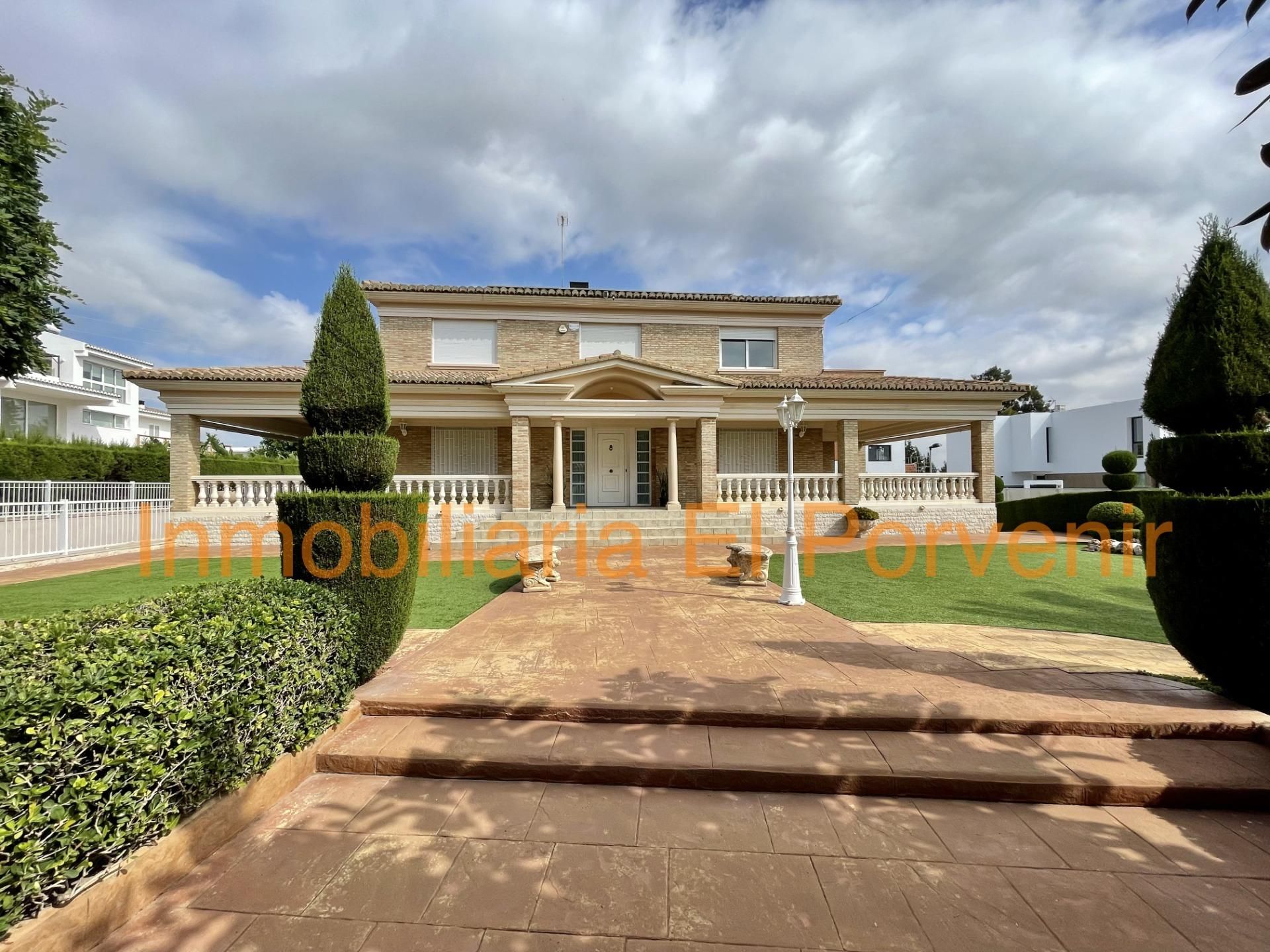 Vista exterior de Casa o xalet en venda en Torrent amb Aire condicionat, Calefacció i Jardí privat