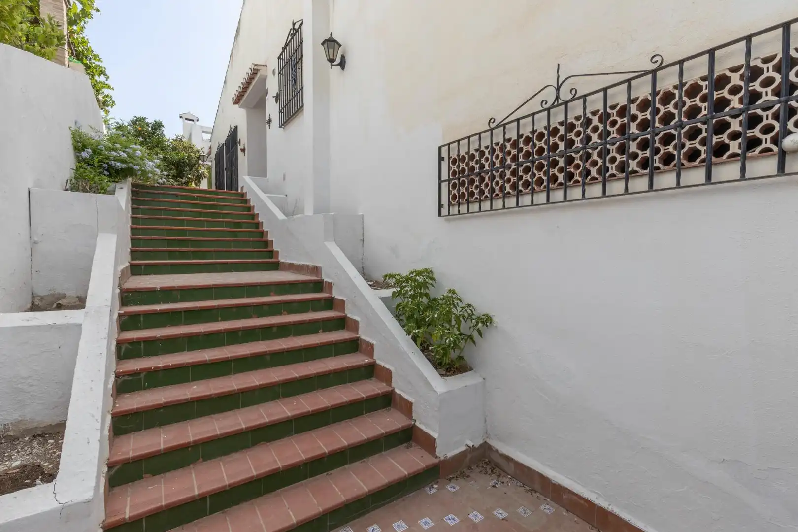 Vista exterior de Casa adosada en venta en Granada con Calefacción, Terraza y Trastero