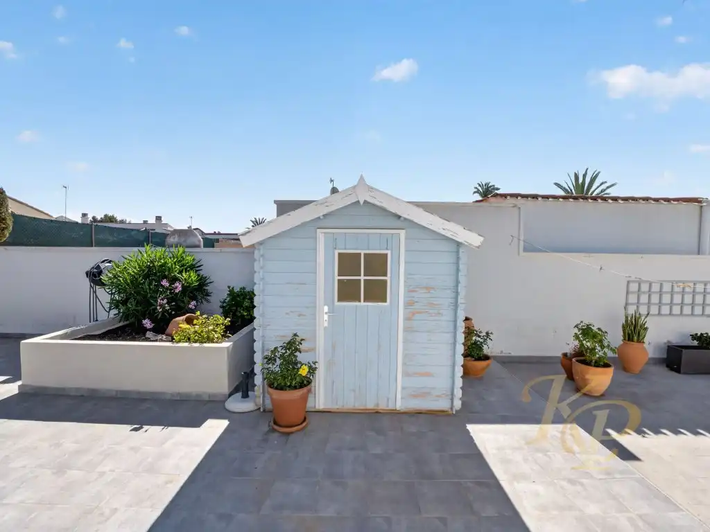 Terrassa de Casa o xalet en venda en Torrevieja amb Aire condicionat, Moblat i Forn