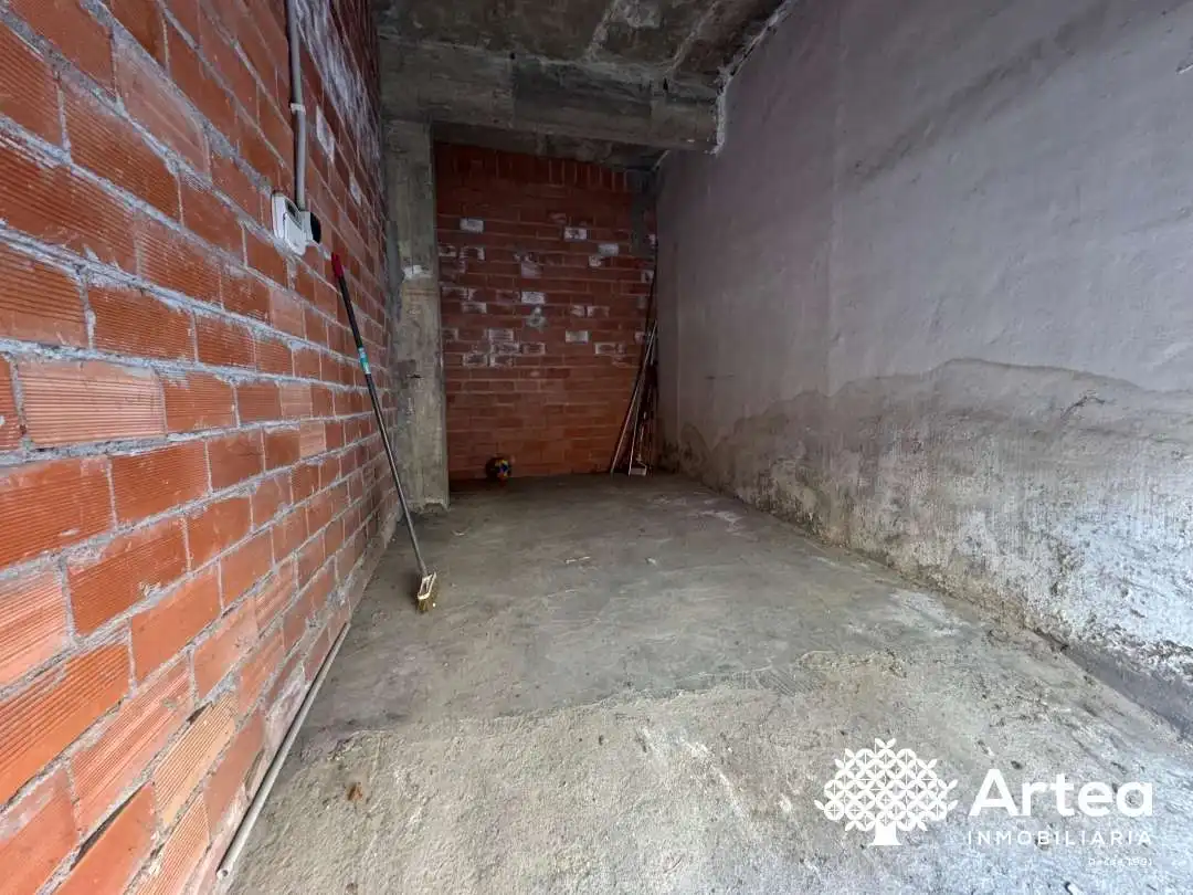 Commercial properties for sale in Lezama