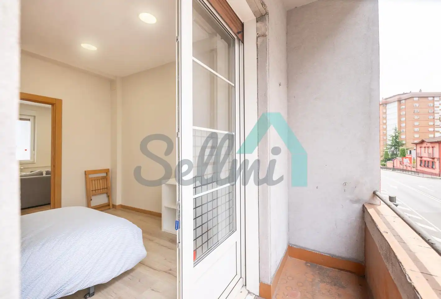 Habitación de Piso de alquiler en Oviedo  con Calefacción, Terraza y Amueblado