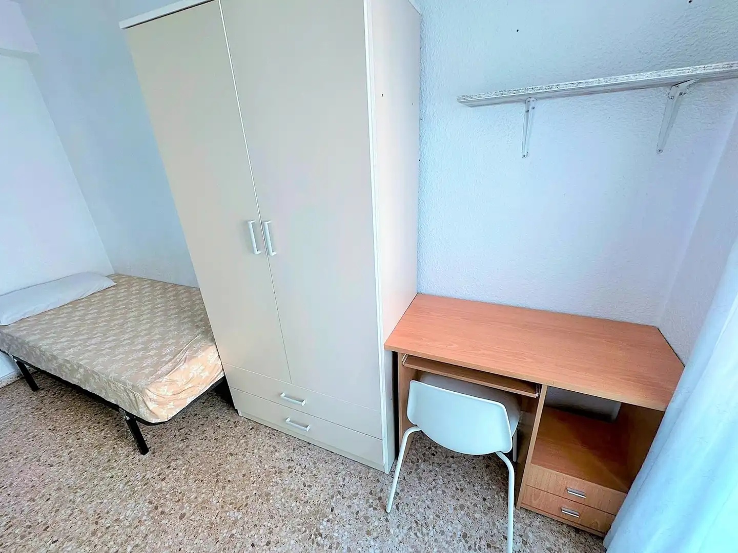 Bedroom of Flat for rent in Valencia  with Air Conditioner, Heating and Furnished
