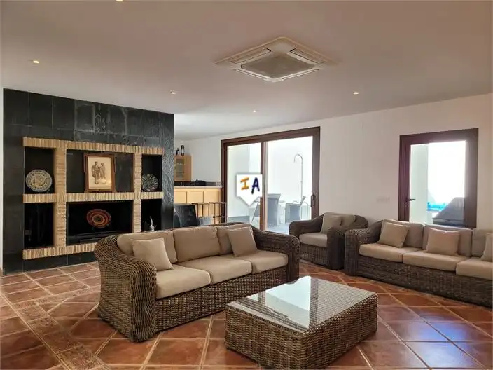 Sala de estar de Casa adosada en venta en Casariche con Aire acondicionado, Terraza y Trastero