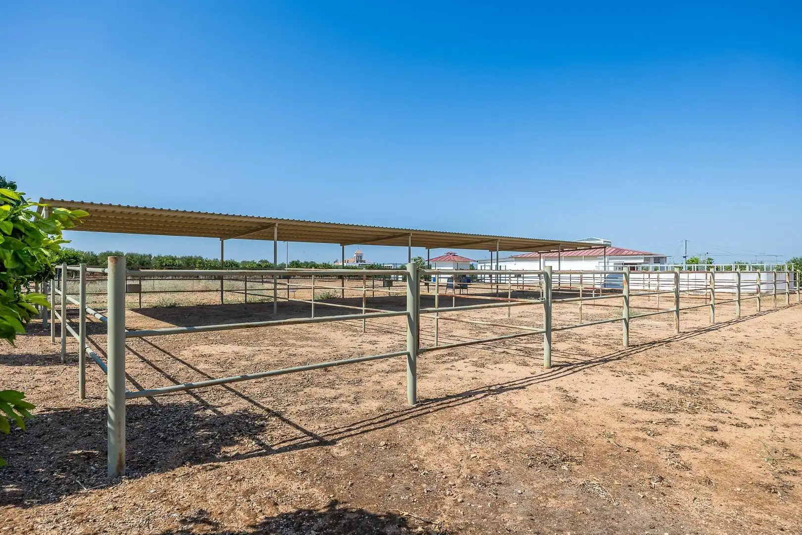 Parking de Finca rústica en venta en Carmona con Calefacción, Jardín privado y Terraza