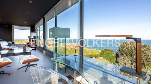 Impresionante villa con vistas 180º al mar, playa y montaña en Bareyo