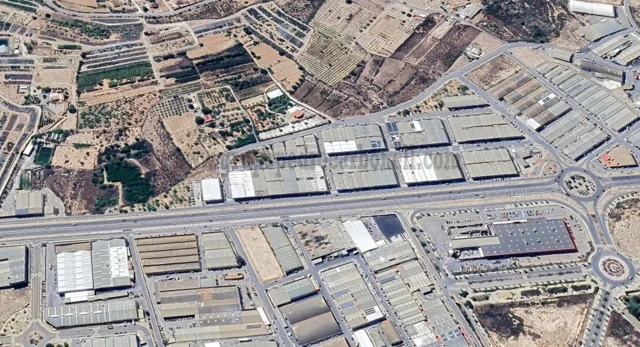 Industrial building to rent in La Algoda - Matola - Llano de San José