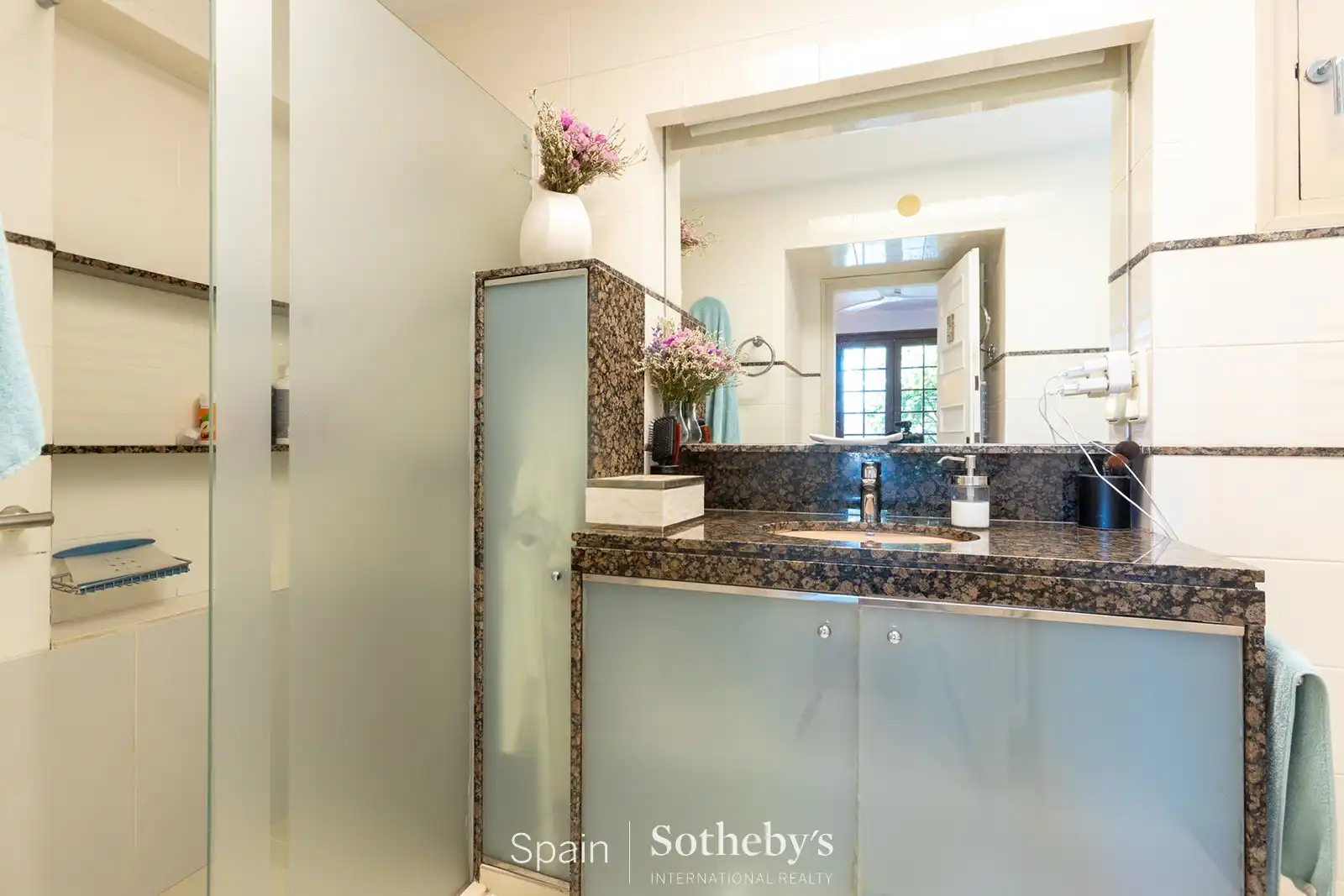 Bathroom of Country homes for sale in Premià de Dalt  with Air Conditioner, Heating and Private garden