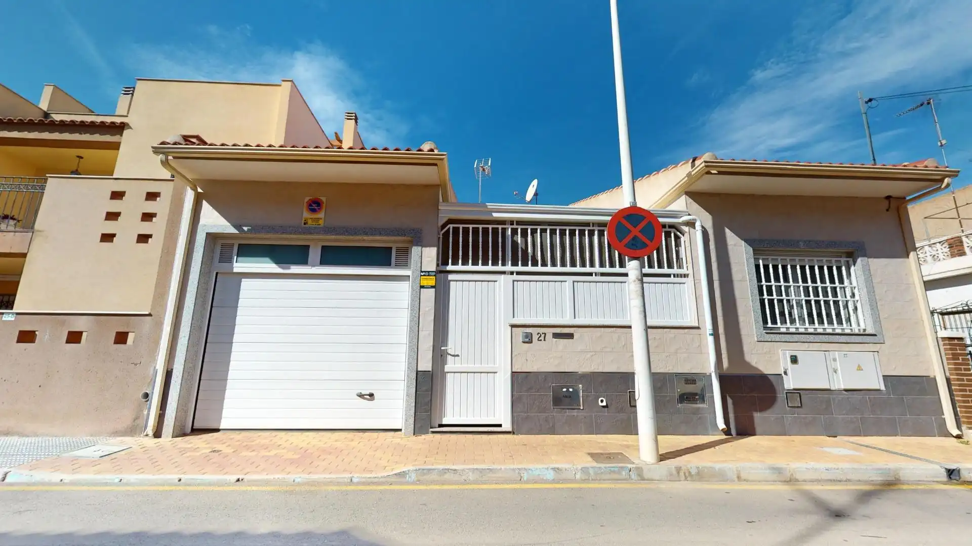 Vista exterior de Casa o chalet en venta en San Pedro del Pinatar con Aire acondicionado, Terraza y Amueblado