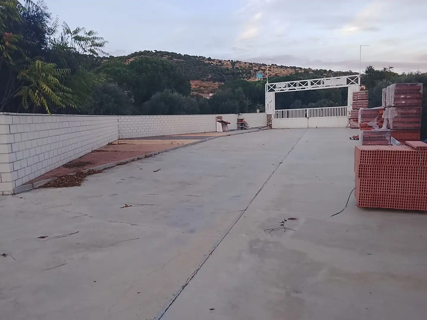 Aparcament de Nau industrial en venda en El Hoyo de Pinares 