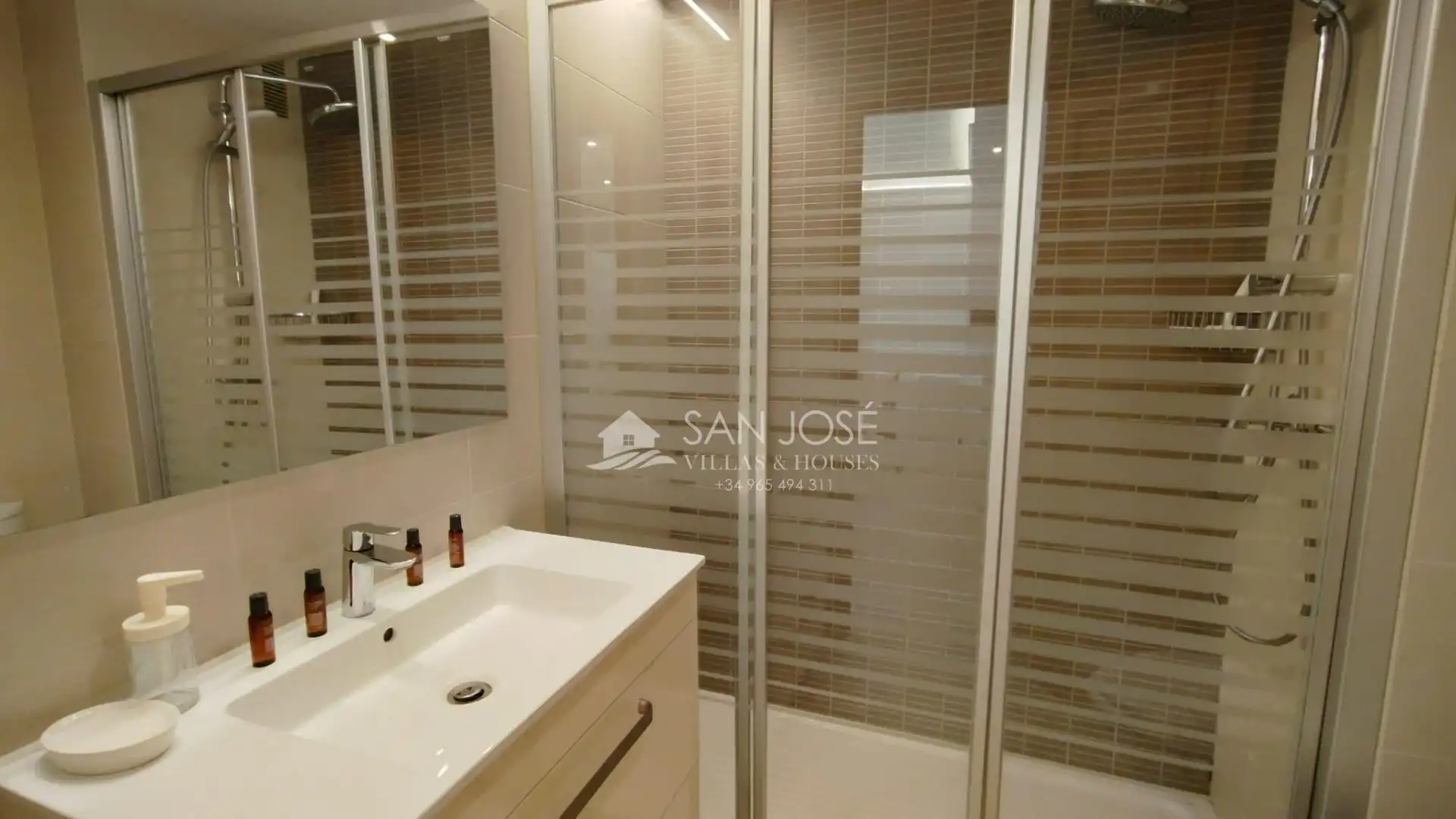 Baño de Apartamento en venta en Elche / Elx con Aire acondicionado, Calefacción y Jardín privado