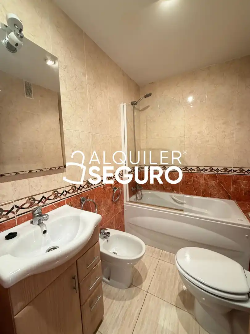 Bathroom of Flat for rent in Oropesa del Mar / Orpesa  with Air Conditioner, Terrace and Swimming Pool
