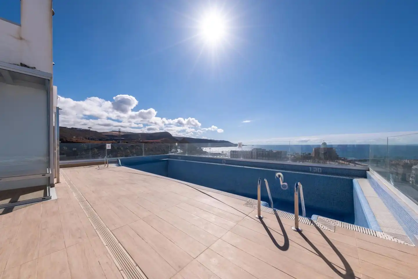 Piscina de Piso en venta en Las Palmas de Gran Canaria con Terraza y Amueblado