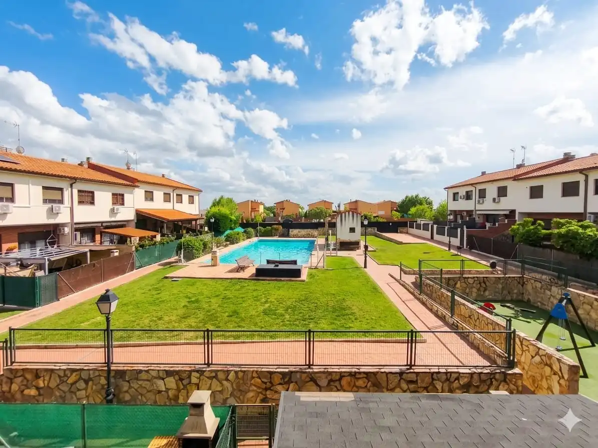 Piscina de Casa o chalet en venta en Las Ventas de Retamosa con Aire acondicionado, Calefacción y Jardín privado
