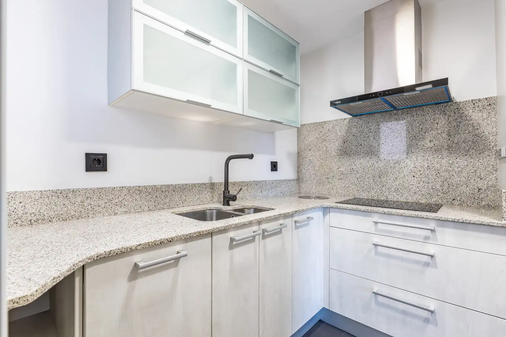 Küche von Wohnung zum Verkauf in Barcelona mit Klimaanlage, Heizung und Parkett