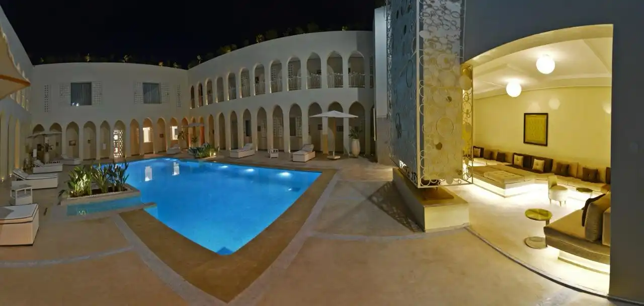 Schwimmbecken von Gebäude zum Verkauf in Ceuta