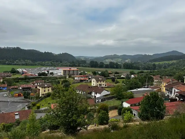 Vista exterior de Casa adosada en venda en Pravia amb Calefacció, Jardí privat i Terrassa