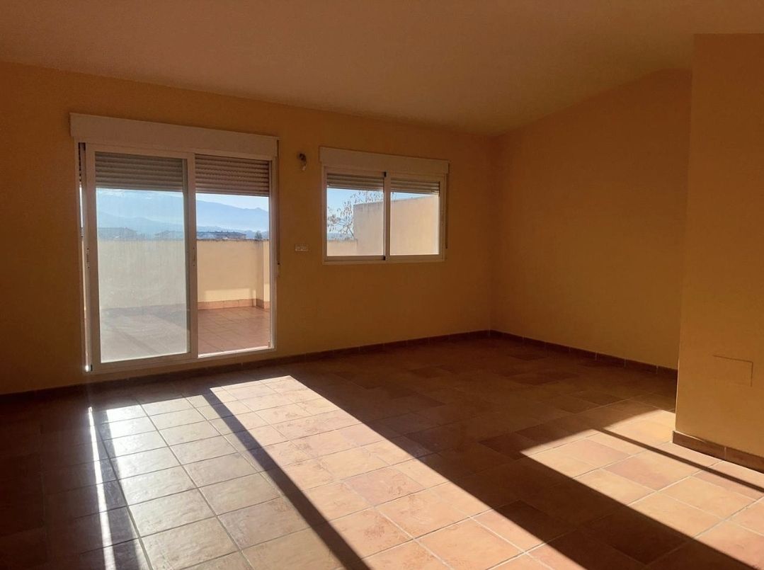 Sala d'estar de Dúplex en venda en Peligros amb Terrassa