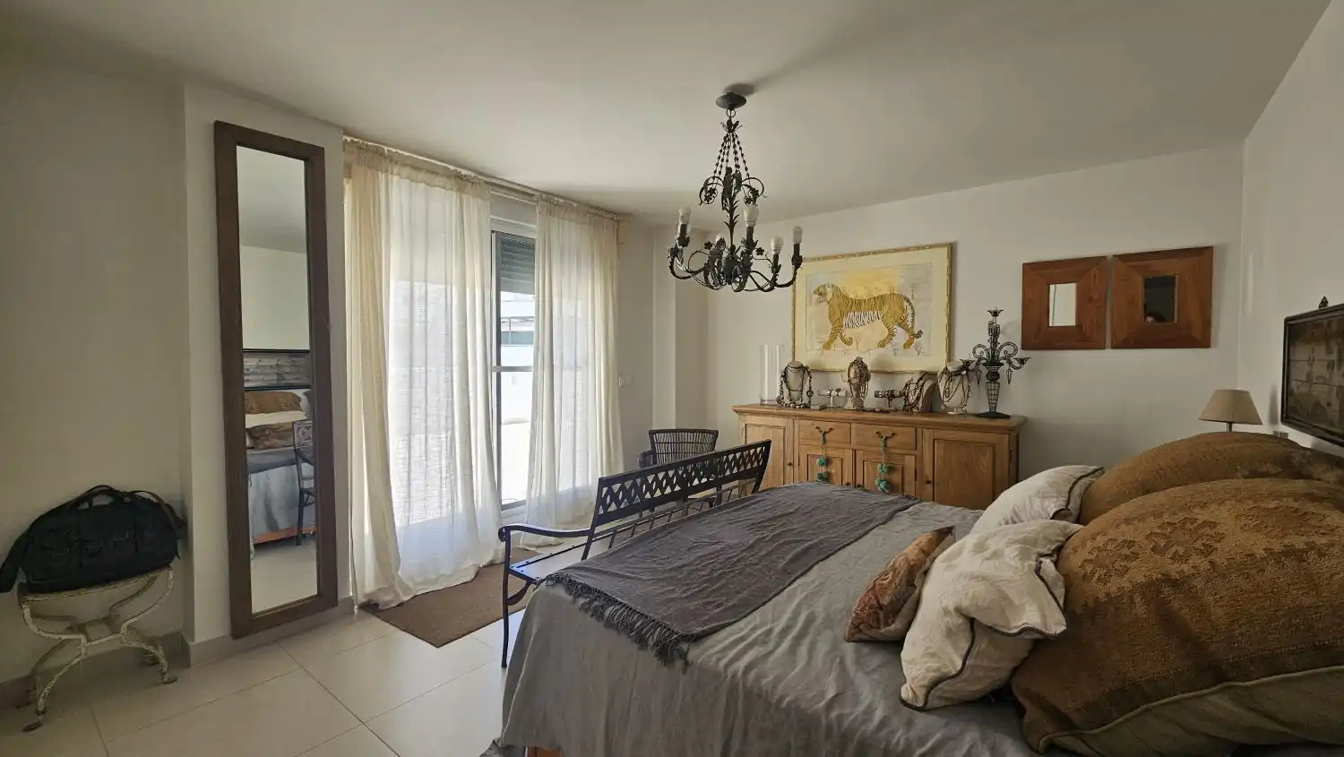 Dormitori de Apartament de lloguer en Sotogrande amb Aire condicionat, Calefacció i Terrassa