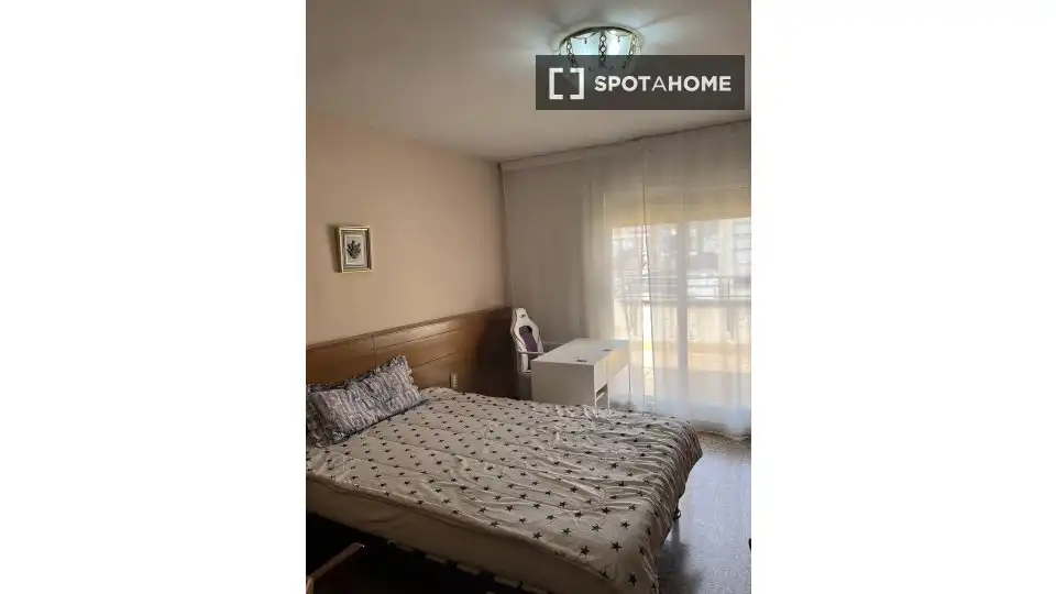 Bedroom of Flat for share in Terrassa  with Air Conditioner, Heating and Furnished