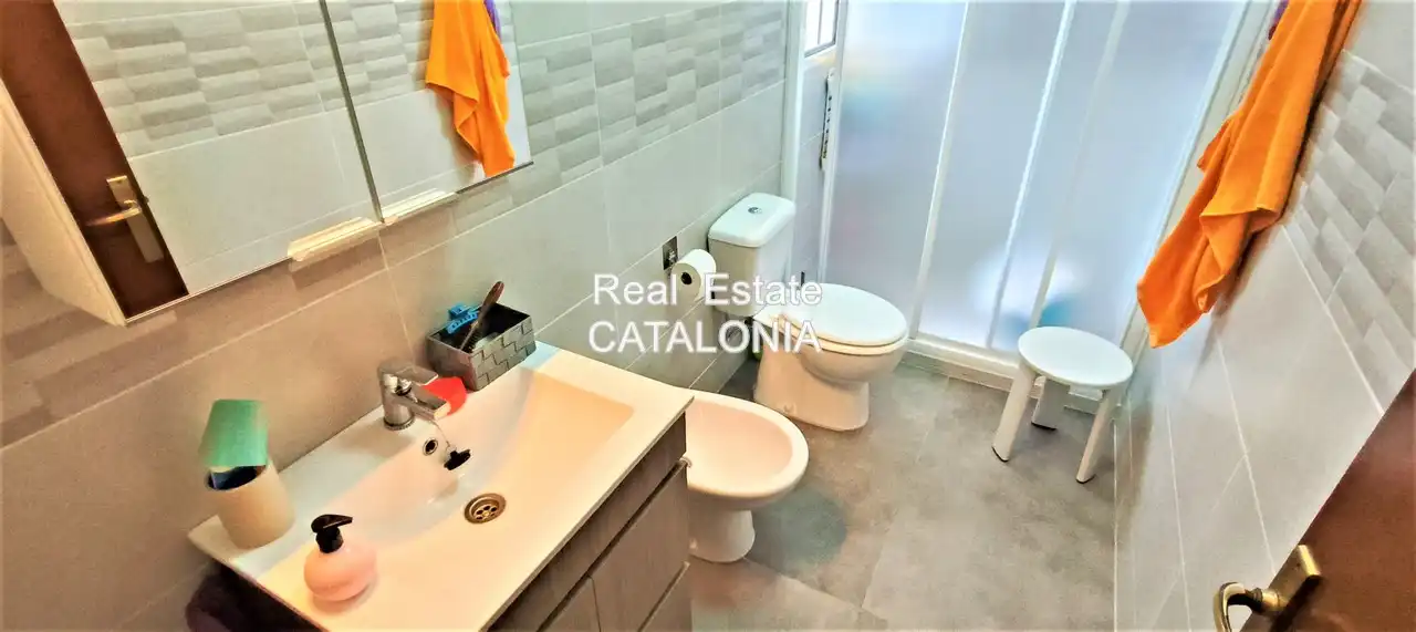 Badezimmer von Haus oder Chalet zum Verkauf in Lloret de Mar mit Heizung, Privatgarten und Schwimmbad