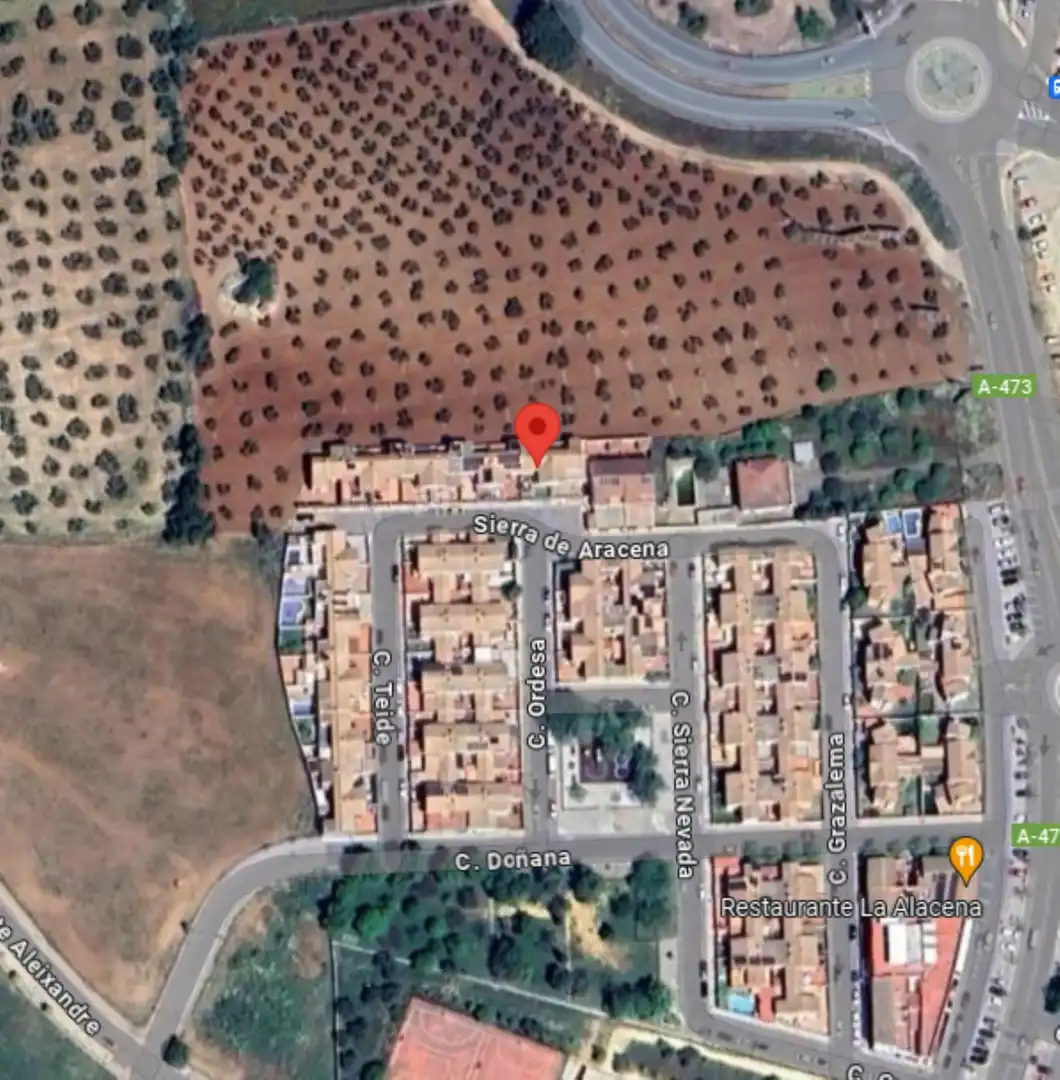 Casa adosada en venta en Benacazón con Jardín privado