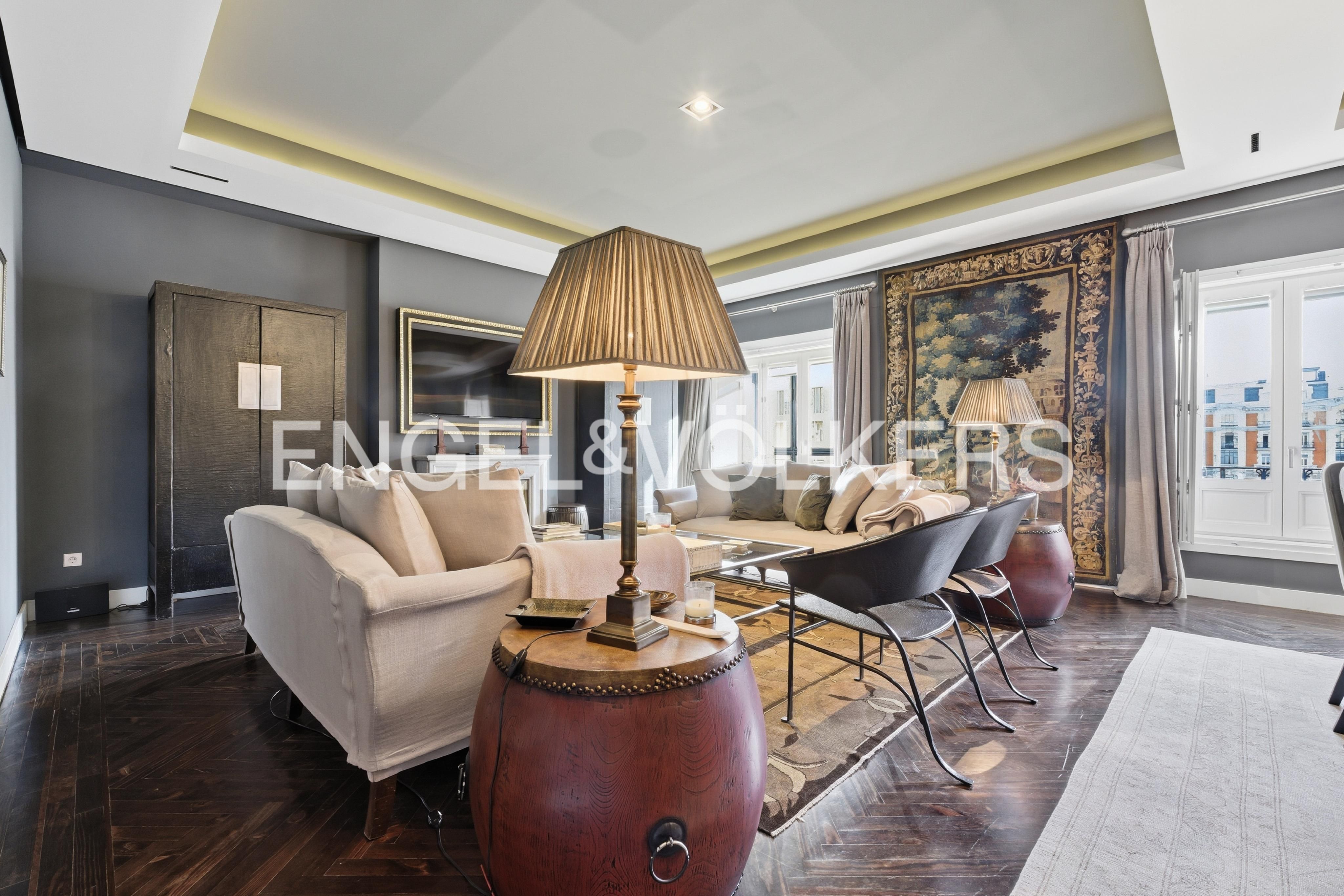 Living room of Flat for sale in  Madrid Capital  with Air Conditioner, Heating and Parquet flooring
