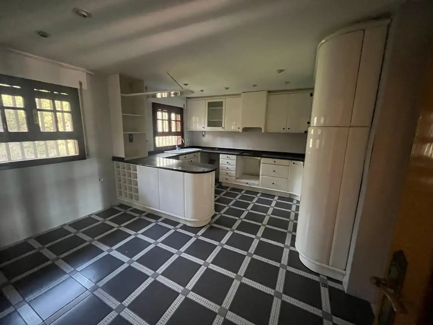 Cuina de Casa o xalet en venda en Zaragoza amb Aire condicionat, Calefacció i Jardí privat