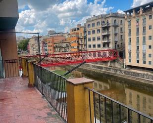 Vista exterior de Pis de lloguer en Girona Capital amb Calefacció, Terrassa i Rentadora