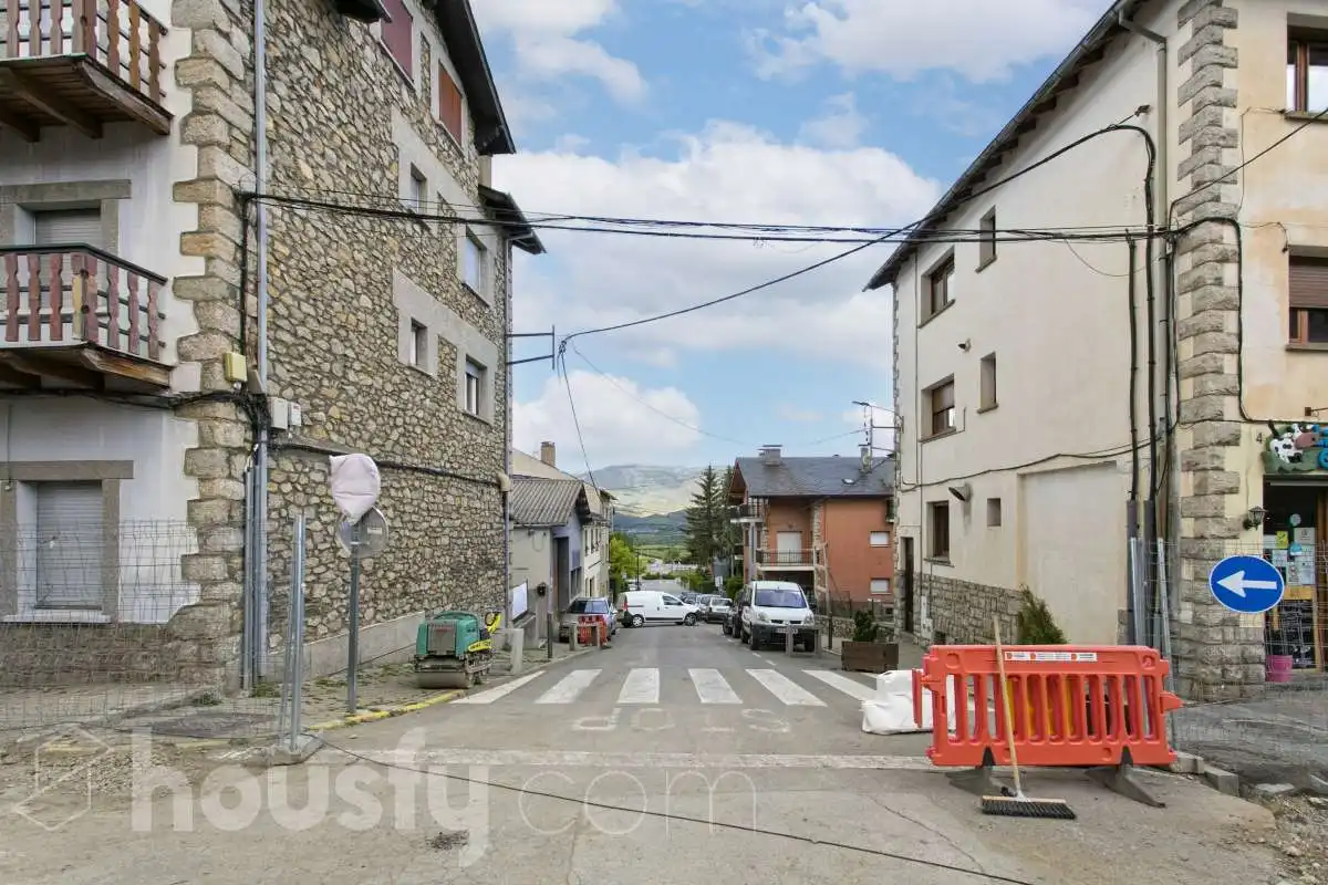 Exterior view of Flat for sale in Alp  with Air Conditioner, Heating and Terrace